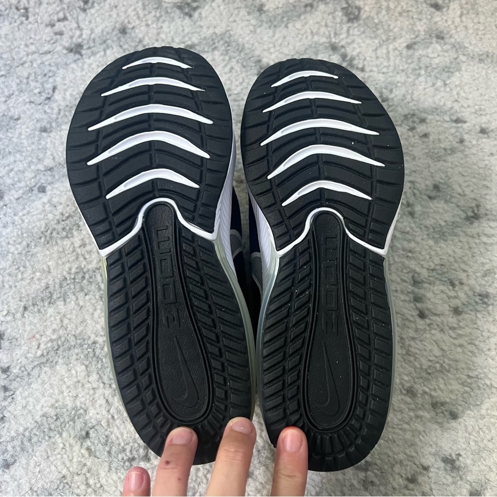 NWOT Nike Air Zoom Arcadia Boys Running Shoes Tennis Shoes Black White Sneakers - Picture 12 of 13